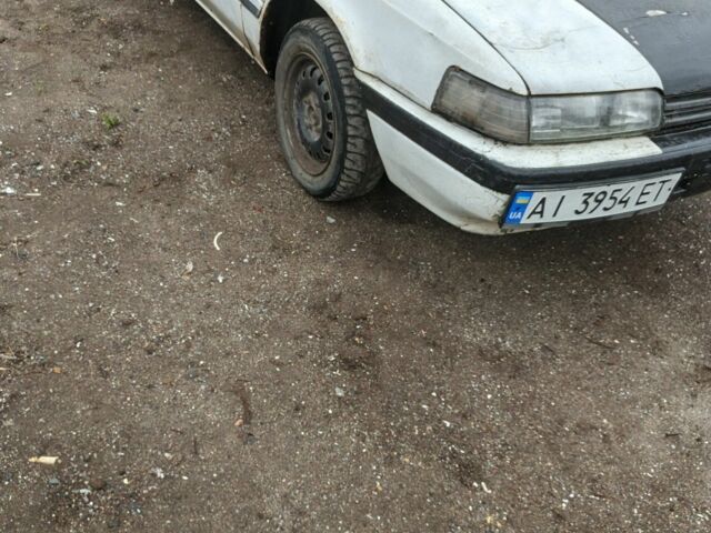 Белый Мазда 626, объемом двигателя 2 л и пробегом 300 тыс. км за 656 $, фото 1 на Automoto.ua