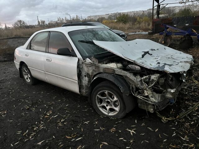 Белый Мазда 626, объемом двигателя 1.8 л и пробегом 300 тыс. км за 1027 $, фото 1 на Automoto.ua