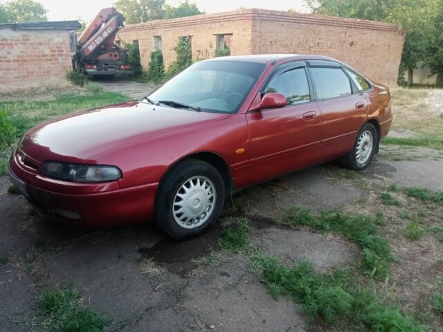 Красный Мазда 626, объемом двигателя 2 л и пробегом 350 тыс. км за 1999 $, фото 1 на Automoto.ua