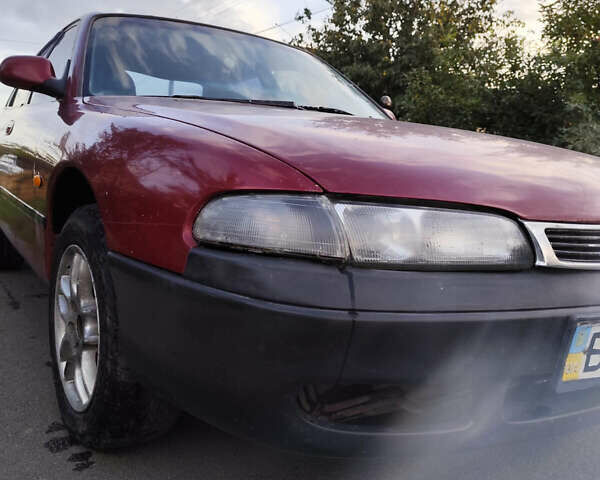 Красный Мазда 626, объемом двигателя 1.8 л и пробегом 300 тыс. км за 1800 $, фото 1 на Automoto.ua