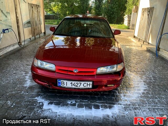 Красный Мазда 626, объемом двигателя 1.8 л и пробегом 300 тыс. км за 1250 $, фото 1 на Automoto.ua