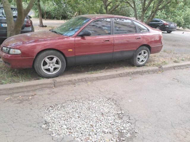 Красный Мазда 626, объемом двигателя 1.8 л и пробегом 270 тыс. км за 1350 $, фото 1 на Automoto.ua