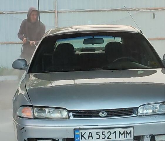 Серый Мазда 626, объемом двигателя 2 л и пробегом 347 тыс. км за 1100 $, фото 1 на Automoto.ua