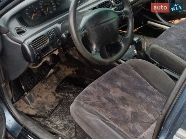 Синий Мазда 626, объемом двигателя 1.8 л и пробегом 430 тыс. км за 900 $, фото 1 на Automoto.ua