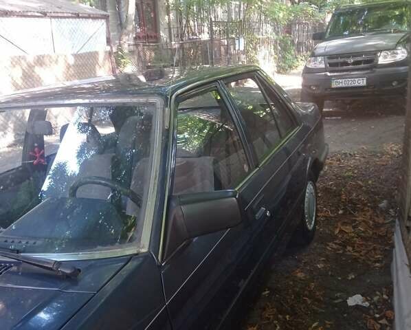 Синій Мазда 626, об'ємом двигуна 1.6 л та пробігом 157 тис. км за 1500 $, фото 1 на Automoto.ua