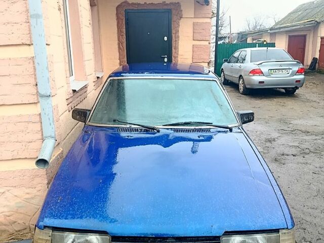 Синий Мазда 626, объемом двигателя 2 л и пробегом 200 тыс. км за 300 $, фото 1 на Automoto.ua