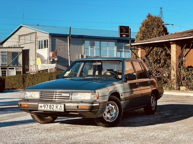 Синій Мазда 929, об'ємом двигуна 2 л та пробігом 196 тис. км за 5800 $, фото 1 на Automoto.ua