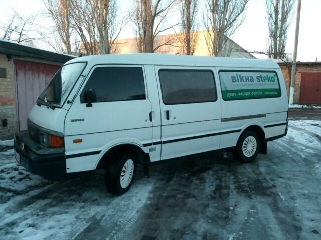 Белый Мазда Бонго, объемом двигателя 2.2 л и пробегом 80 тыс. км за 2200 $, фото 1 на Automoto.ua
