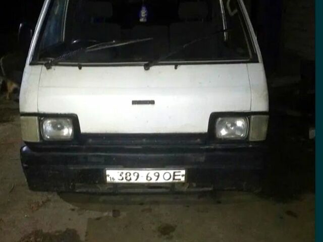 Белый Мазда Бонго, объемом двигателя 2 л и пробегом 0 тыс. км за 700 $, фото 1 на Automoto.ua
