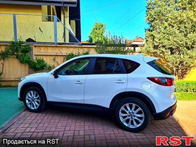 Белый Мазда СХ-5, объемом двигателя 20 л и пробегом 125 тыс. км за 15200 $, фото 1 на Automoto.ua