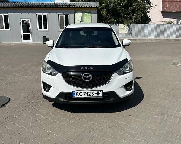 Белый Мазда СХ-5, объемом двигателя 2.2 л и пробегом 327 тыс. км за 12500 $, фото 1 на Automoto.ua