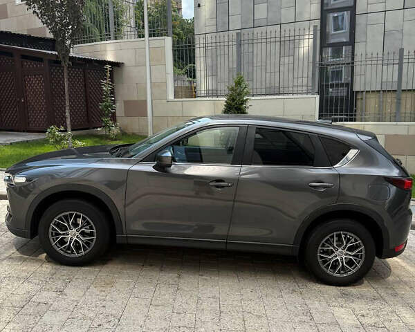 Серый Мазда СХ-5, объемом двигателя 2 л и пробегом 180 тыс. км за 17600 $, фото 1 на Automoto.ua