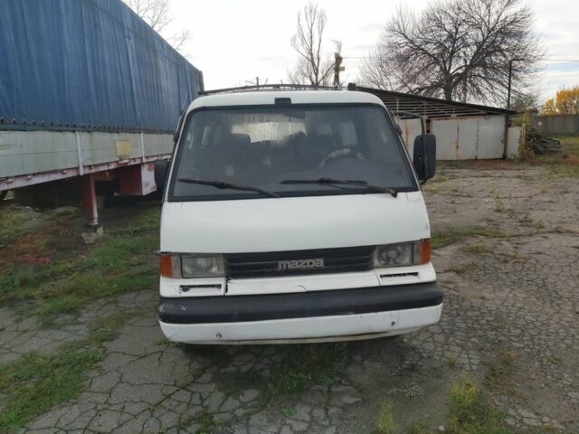 Белый Мазда E 2000, объемом двигателя 2.2 л и пробегом 140 тыс. км за 1500 $, фото 1 на Automoto.ua