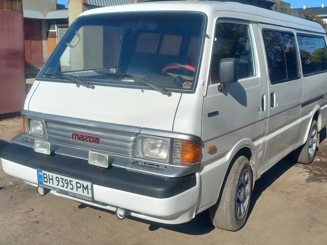 Білий Мазда E 2000, об'ємом двигуна 2.2 л та пробігом 200 тис. км за 2350 $, фото 1 на Automoto.ua