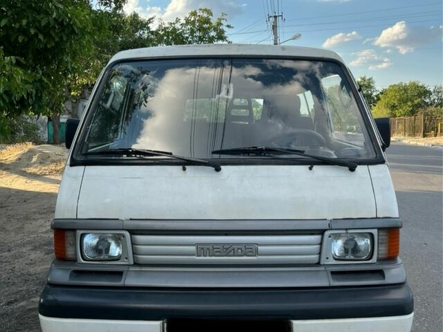 Білий Мазда E 2000, об'ємом двигуна 2.2 л та пробігом 110 тис. км за 3200 $, фото 1 на Automoto.ua