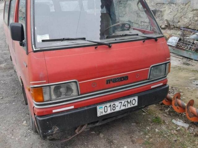 Красный Мазда E 2000, объемом двигателя 0 л и пробегом 300 тыс. км за 597 $, фото 1 на Automoto.ua