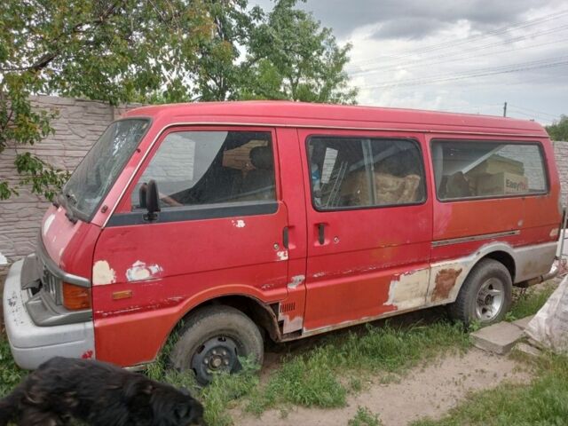 Красный Мазда E 2000, объемом двигателя 2.2 л и пробегом 400 тыс. км за 1000 $, фото 1 на Automoto.ua