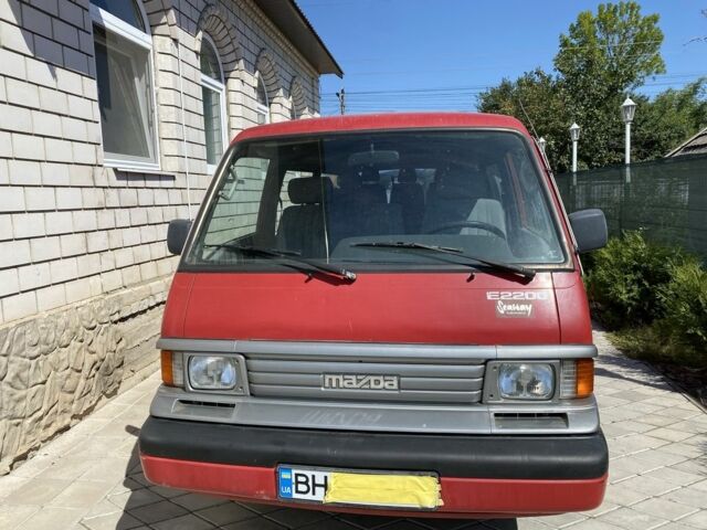 Красный Мазда E 2000, объемом двигателя 2 л и пробегом 276 тыс. км за 3100 $, фото 1 на Automoto.ua