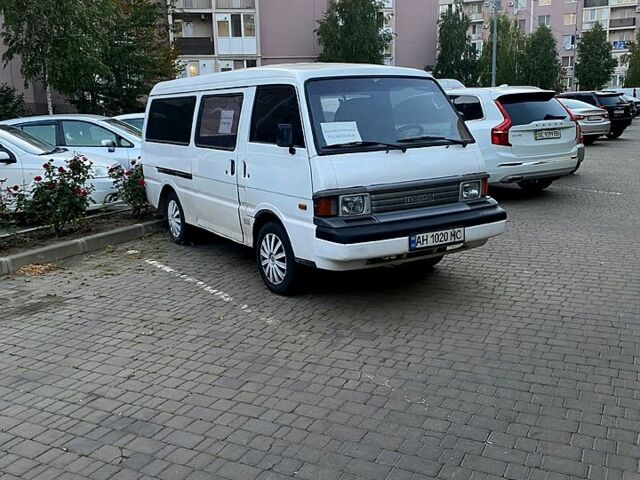 Белый Мазда Е2200, объемом двигателя 2.2 л и пробегом 300 тыс. км за 2200 $, фото 1 на Automoto.ua