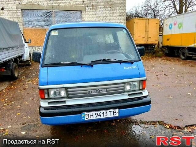 Синий Мазда Е2200, объемом двигателя 2.2 л и пробегом 168 тыс. км за 1400 $, фото 1 на Automoto.ua