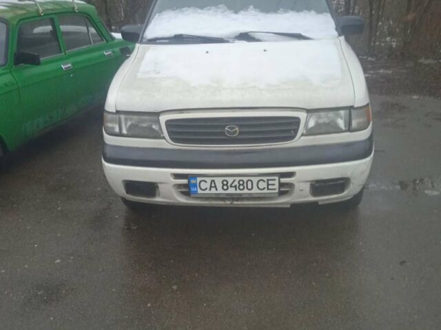 Білий Мазда МПВ, об'ємом двигуна 3 л та пробігом 240 тис. км за 1100 $, фото 1 на Automoto.ua