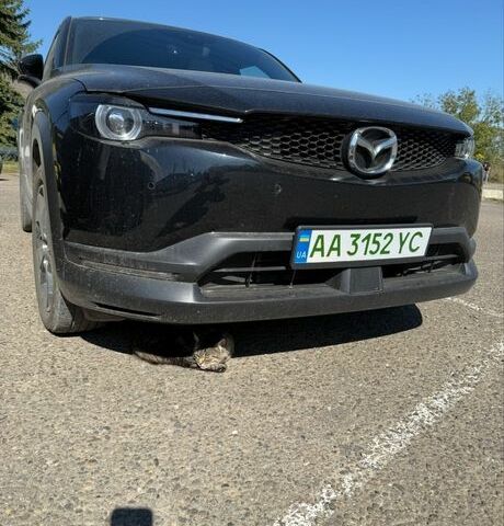 Черный Мазда МХ-3, объемом двигателя 0 л и пробегом 31 тыс. км за 346 $, фото 1 на Automoto.ua