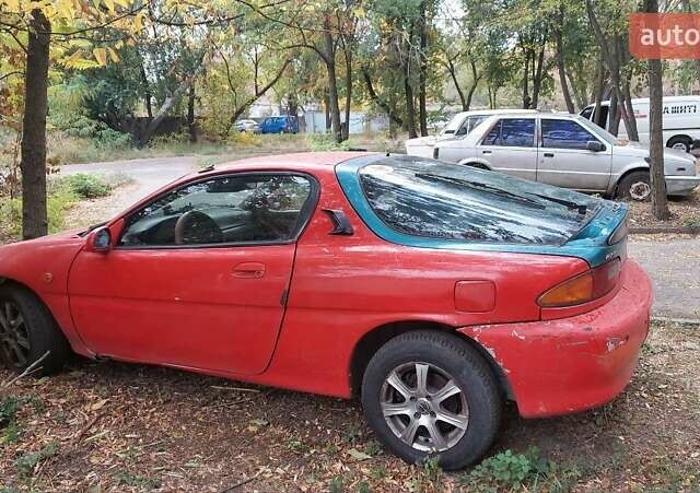 Красный Мазда МХ-3, объемом двигателя 1.6 л и пробегом 250 тыс. км за 1300 $, фото 1 на Automoto.ua