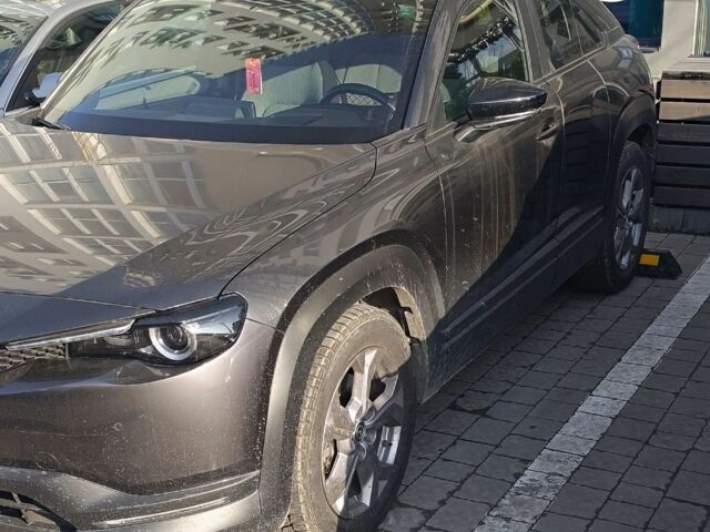 Серый Мазда МХ-3, объемом двигателя 0 л и пробегом 76 тыс. км за 15000 $, фото 1 на Automoto.ua