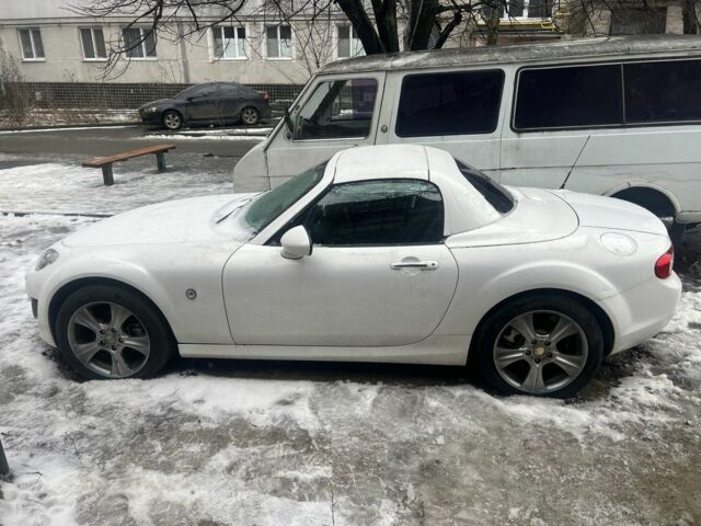 Білий Мазда МХ-5, об'ємом двигуна 2 л та пробігом 90 тис. км за 5500 $, фото 1 на Automoto.ua