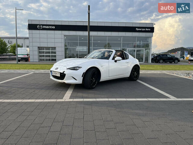 Белый Мазда МХ-5, объемом двигателя 2 л и пробегом 106 тыс. км за 19000 $, фото 1 на Automoto.ua