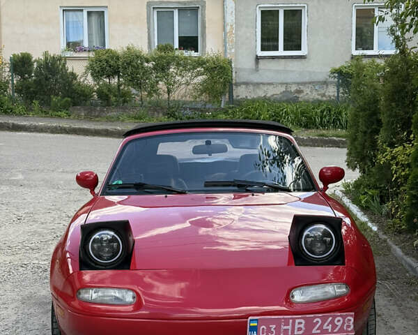 Красный Мазда МХ-5, объемом двигателя 1.6 л и пробегом 260 тыс. км за 10687 $, фото 1 на Automoto.ua