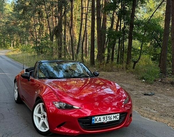 Красный Мазда МХ-5, объемом двигателя 2 л и пробегом 70 тыс. км за 16900 $, фото 1 на Automoto.ua