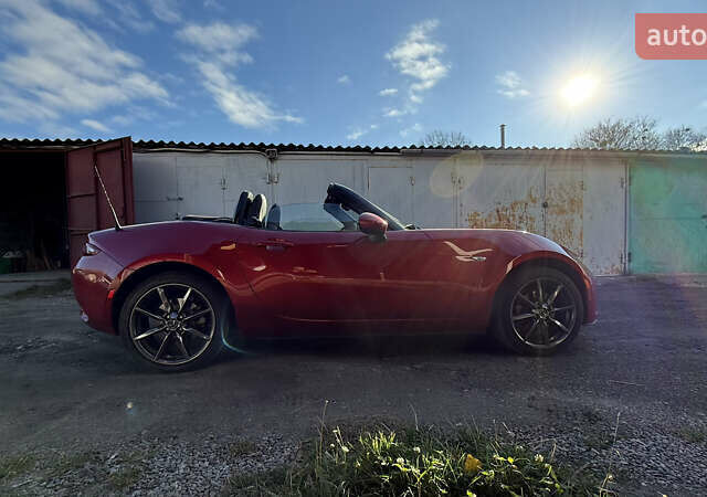 Красный Мазда МХ-5, объемом двигателя 2 л и пробегом 40 тыс. км за 19000 $, фото 1 на Automoto.ua
