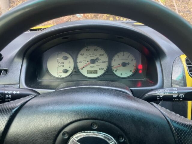 Желтый Мазда Протеж, объемом двигателя 2 л и пробегом 210 тыс. км за 3000 $, фото 1 на Automoto.ua