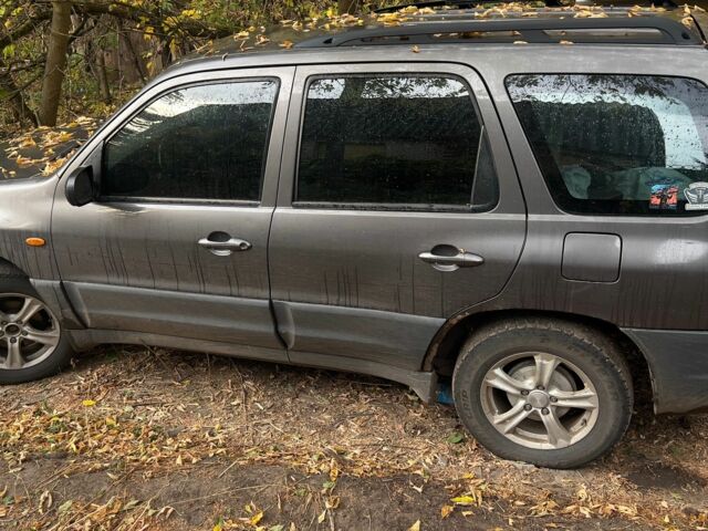 Сірий Мазда Трибьют, об'ємом двигуна 2 л та пробігом 260 тис. км за 2500 $, фото 1 на Automoto.ua
