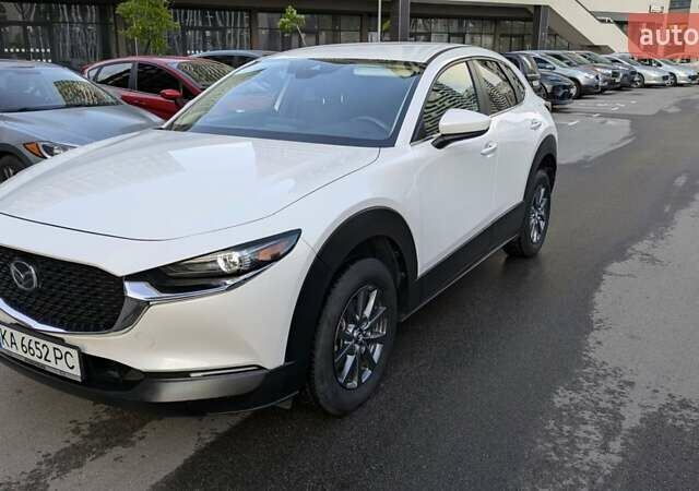 Белый Мазда CX-30, объемом двигателя 2.49 л и пробегом 40 тыс. км за 17400 $, фото 1 на Automoto.ua