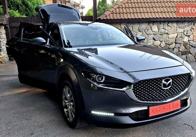 Серый Мазда CX-30, объемом двигателя 2.5 л и пробегом 71 тыс. км за 13800 $, фото 1 на Automoto.ua