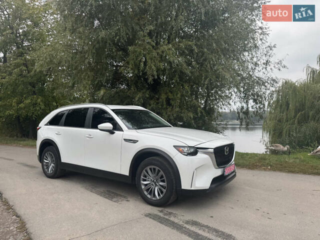 Мазда CX-90 2024 в Тульчине на Automoto.ua Белый Мазда CX-90, объемом двигателя 3.28 л и пробегом 9 тыс. км за 44500 $, фото 1 на Automoto.ua