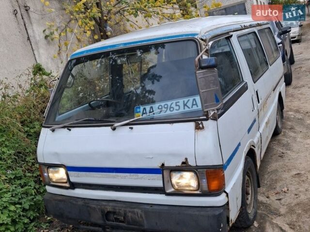 Белый Мазда E-series, объемом двигателя 2 л и пробегом 454 тыс. км за 900 $, фото 1 на Automoto.ua