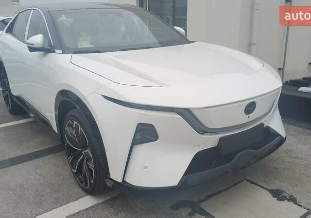 Белый Мазда EZ-6, объемом двигателя 0 л и пробегом 1 тыс. км за 35200 $, фото 1 на Automoto.ua