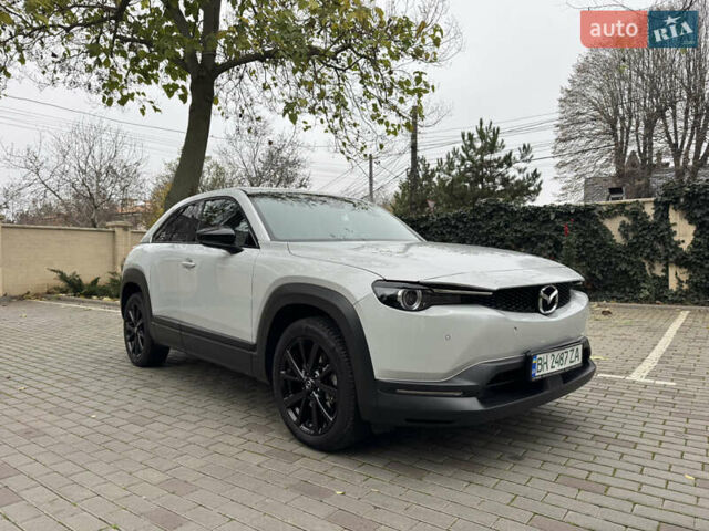 Белый Мазда MX-30, объемом двигателя 0 л и пробегом 52 тыс. км за 15000 $, фото 1 на Automoto.ua