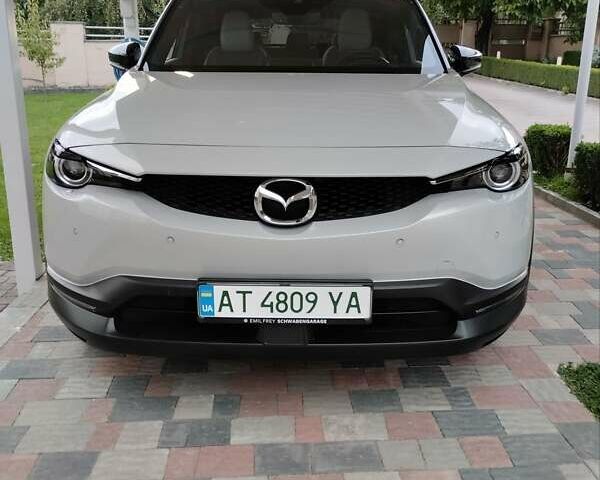 Белый Мазда MX-30, объемом двигателя 0 л и пробегом 34 тыс. км за 16500 $, фото 1 на Automoto.ua