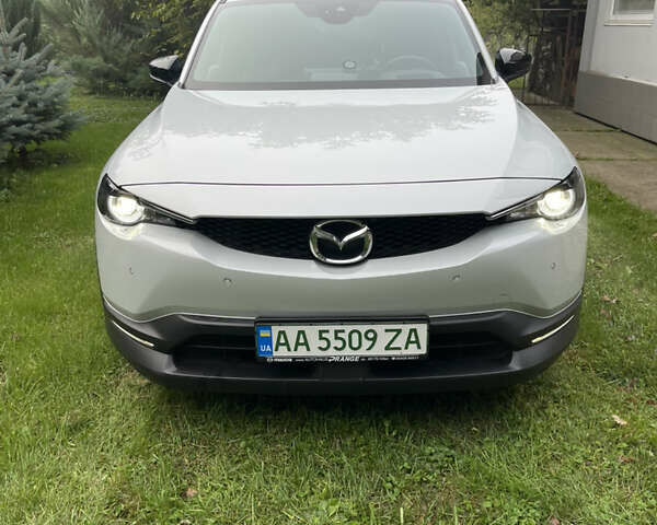 Белый Мазда MX-30, объемом двигателя 0 л и пробегом 65 тыс. км за 18500 $, фото 1 на Automoto.ua