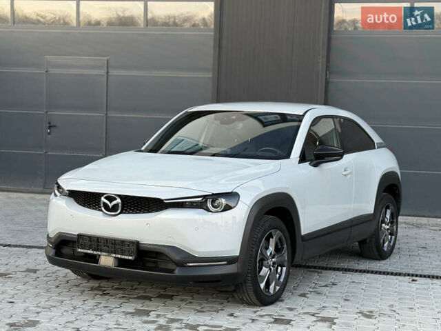 Белый Мазда MX-30, объемом двигателя 0 л и пробегом 87 тыс. км за 14400 $, фото 1 на Automoto.ua