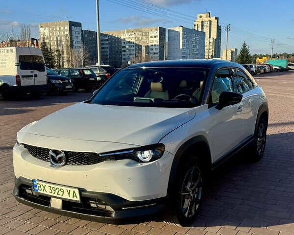 Белый Мазда MX-30, объемом двигателя 0 л и пробегом 139 тыс. км за 13750 $, фото 1 на Automoto.ua
