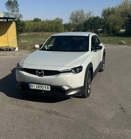 Белый Мазда MX-30, объемом двигателя 0 л и пробегом 31 тыс. км за 18000 $, фото 1 на Automoto.ua
