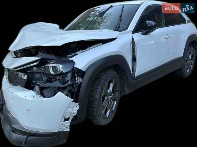 Белый Мазда MX-30, объемом двигателя 0 л и пробегом 75 тыс. км за 7348 $, фото 1 на Automoto.ua