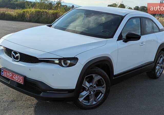 Белый Мазда MX-30, объемом двигателя 0 л и пробегом 105 тыс. км за 13800 $, фото 1 на Automoto.ua