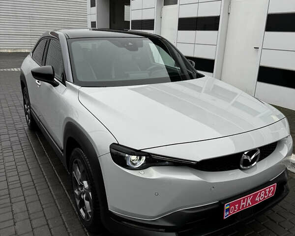 Белый Мазда MX-30, объемом двигателя 0 л и пробегом 50 тыс. км за 14500 $, фото 1 на Automoto.ua