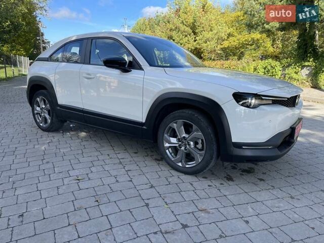 Белый Мазда MX-30, объемом двигателя 0 л и пробегом 26 тыс. км за 14400 $, фото 1 на Automoto.ua